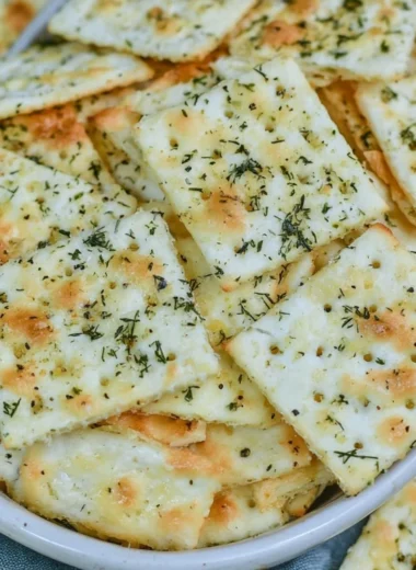Dill Pickle Saltine Crackers served on a plate for a tasty snack