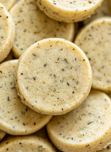 Delicious Earl Grey Shortbread cookies with aromatic tea flavors.