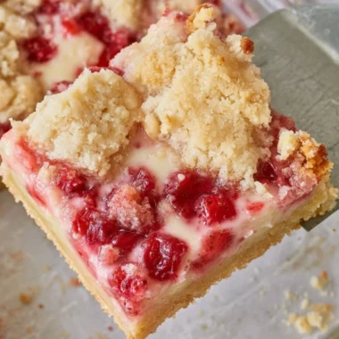 Delicious strawberry pie bars with fresh strawberries and a golden crust.