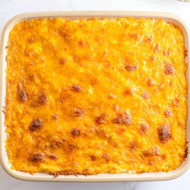 Delicious 5-ingredient easy Shepherd's Pie topped with mashed potatoes