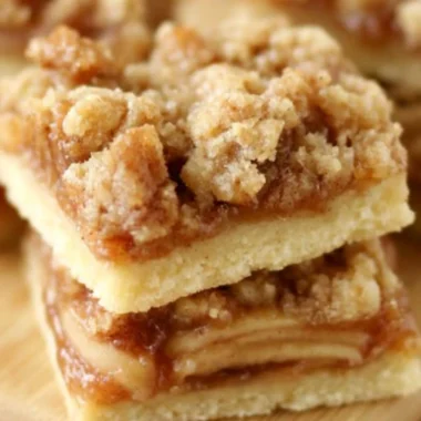 Apple Crisp Shortbread Bars with a buttery crust and cinnamon apples